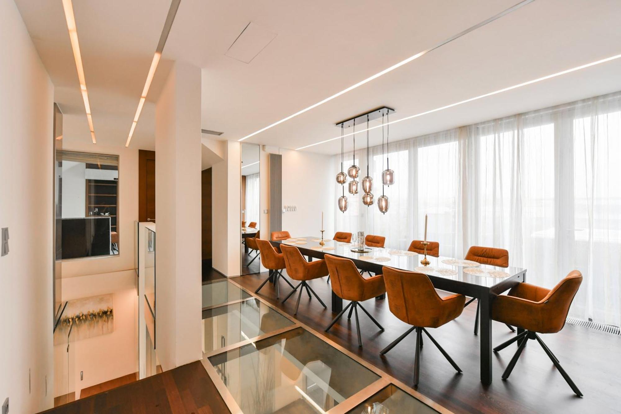 Presidential Penthouse, 303m2, Jacuzzi On Terrace, Sauna, 6bdrm, 4bthrm, Ac, Lift * Praga