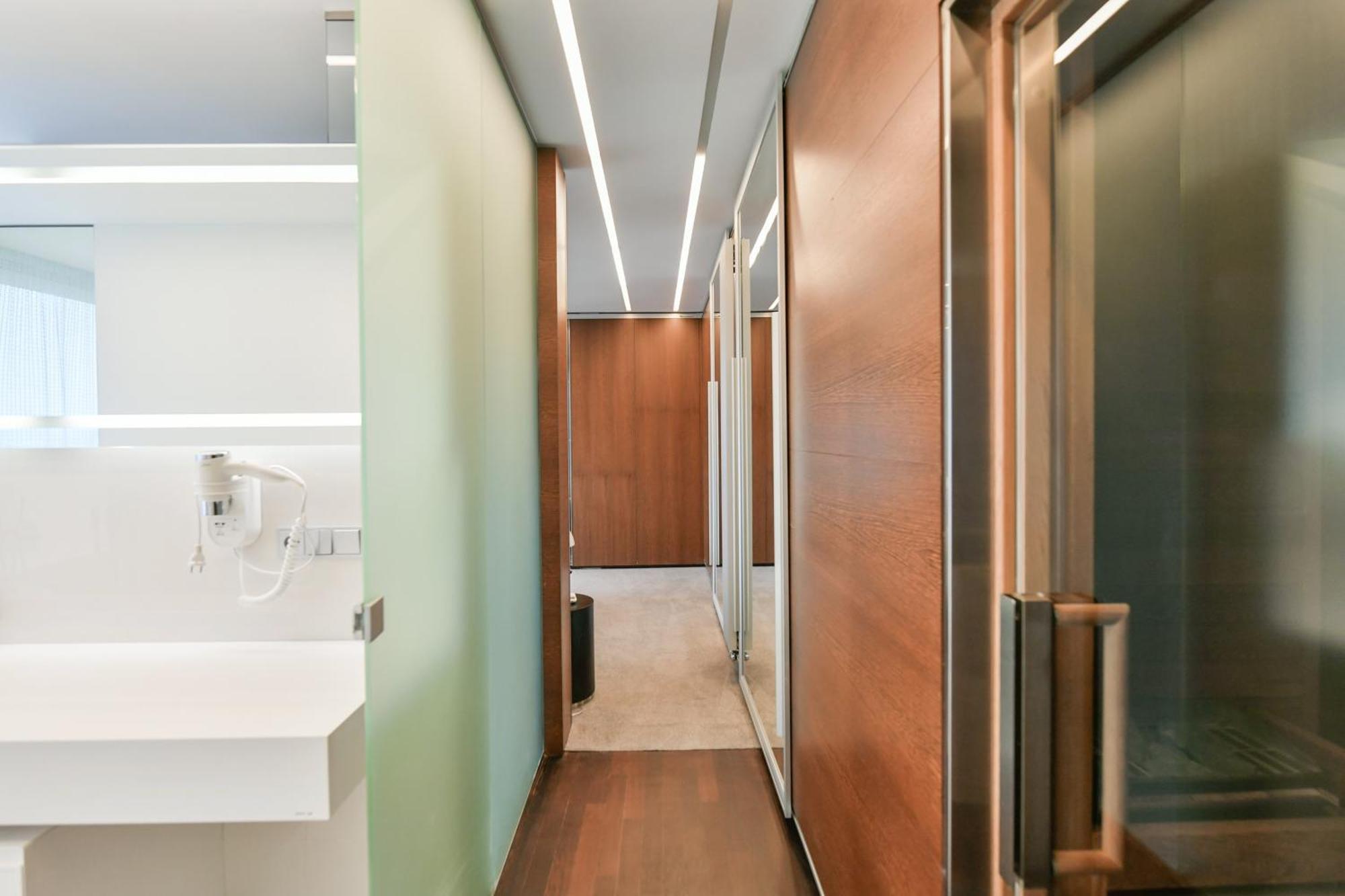 Appartamento Presidential Penthouse, 303m2, Jacuzzi On Terrace, Sauna, 6bdrm, 4bthrm, Ac, Lift