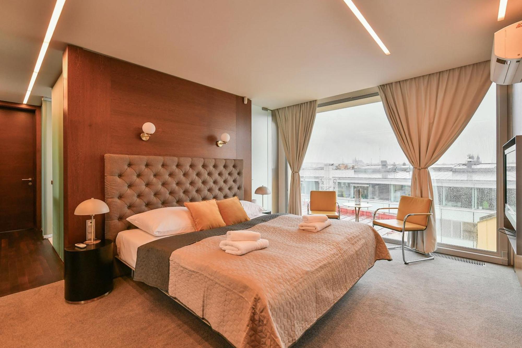 Appartamento Presidential Penthouse, 303m2, Jacuzzi On Terrace, Sauna, 6bdrm, 4bthrm, Ac, Lift *