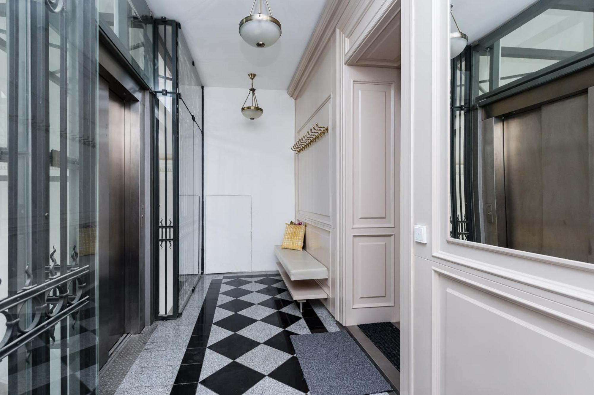 Presidential Penthouse, 303m2, Jacuzzi On Terrace, Sauna, 6bdrm, 4bthrm, Ac, Lift