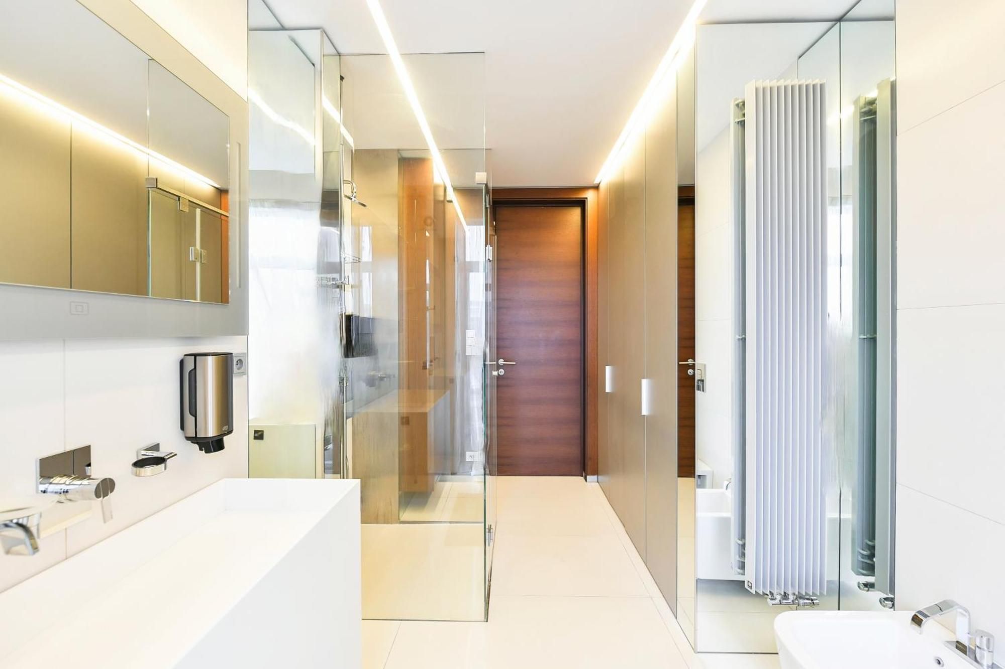 Appartamento Presidential Penthouse, 303m2, Jacuzzi On Terrace, Sauna, 6bdrm, 4bthrm, Ac, Lift