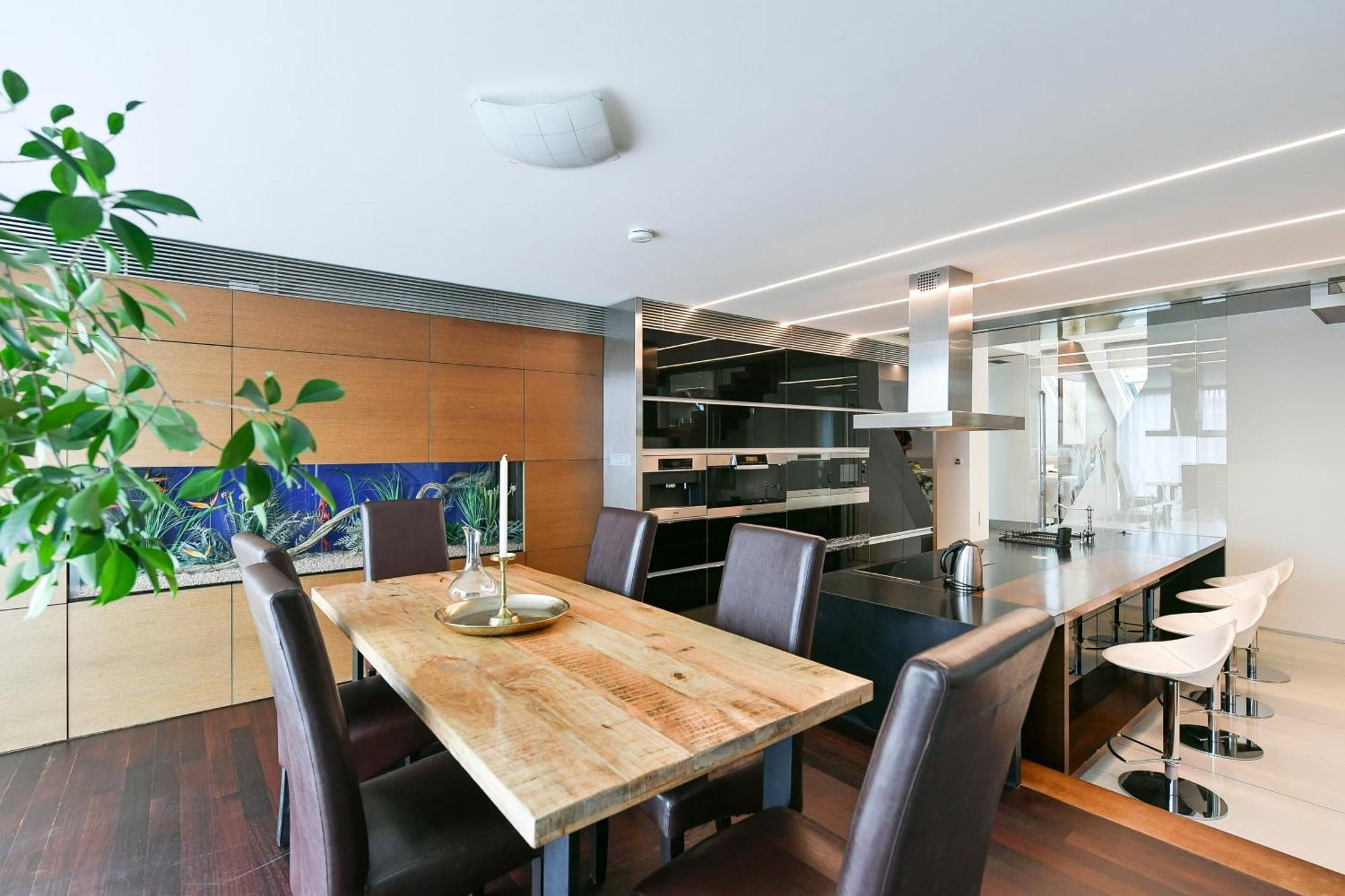 Presidential Penthouse, 303m2, Jacuzzi On Terrace, Sauna, 6bdrm, 4bthrm, Ac, Lift Appartamento *