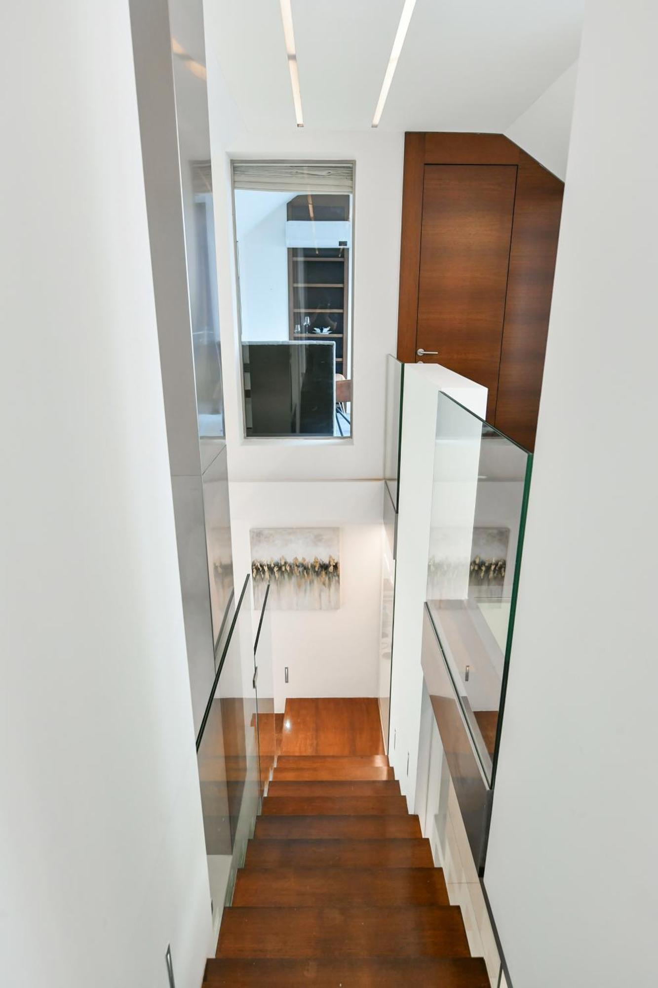 Presidential Penthouse, 303m2, Jacuzzi On Terrace, Sauna, 6bdrm, 4bthrm, Ac, Lift