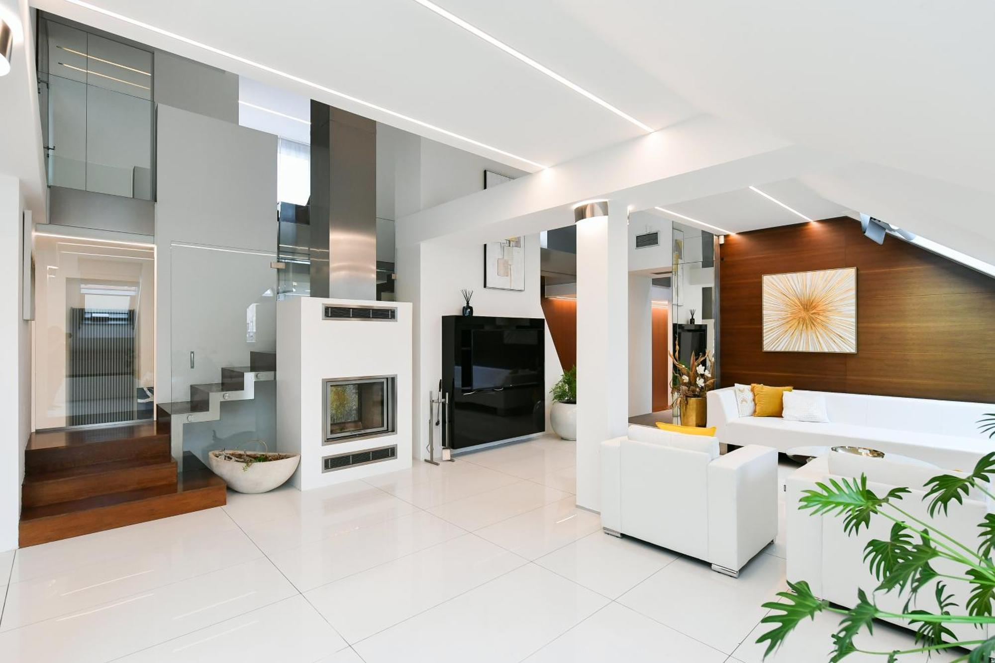 Presidential Penthouse, 303m2, Jacuzzi On Terrace, Sauna, 6bdrm, 4bthrm, Ac, Lift Appartamento