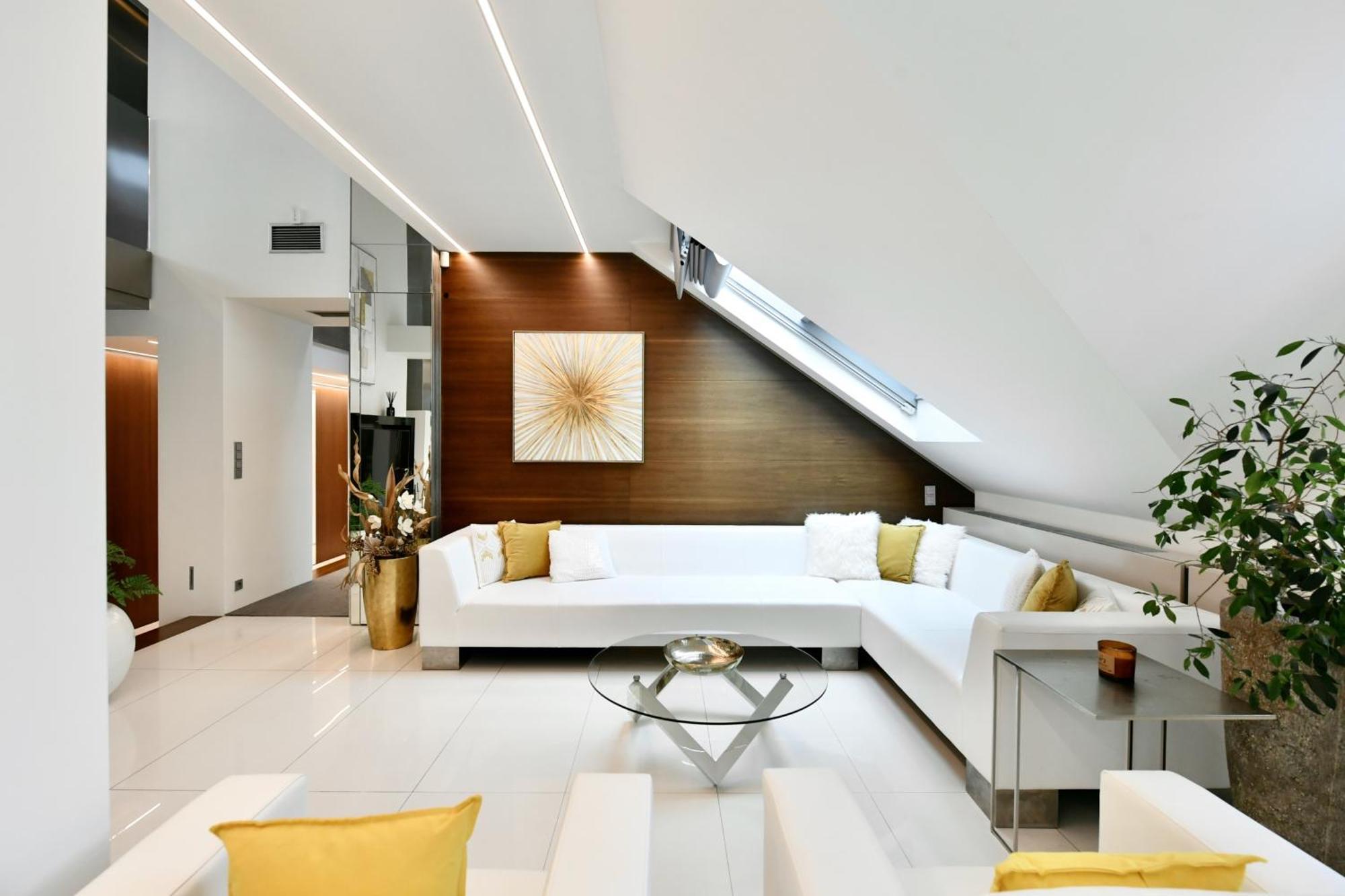 Presidential Penthouse, 303m2, Jacuzzi On Terrace, Sauna, 6bdrm, 4bthrm, Ac, Lift Praga