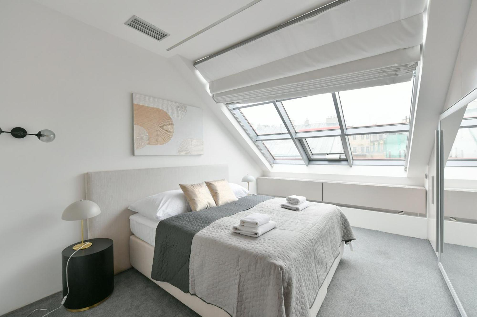 Presidential Penthouse, 303m2, Jacuzzi On Terrace, Sauna, 6bdrm, 4bthrm, Ac, Lift