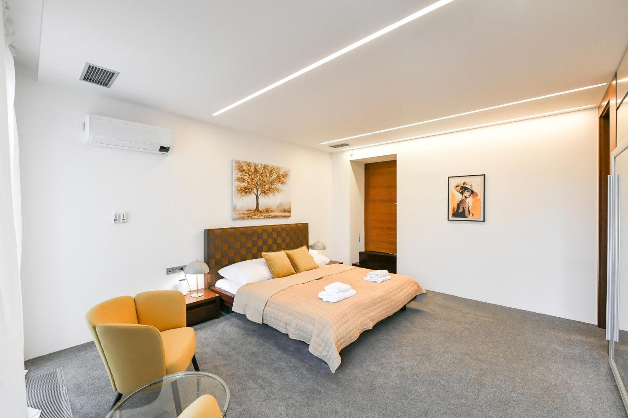 Appartamento Presidential Penthouse, 303m2, Jacuzzi On Terrace, Sauna, 6bdrm, 4bthrm, Ac, Lift *