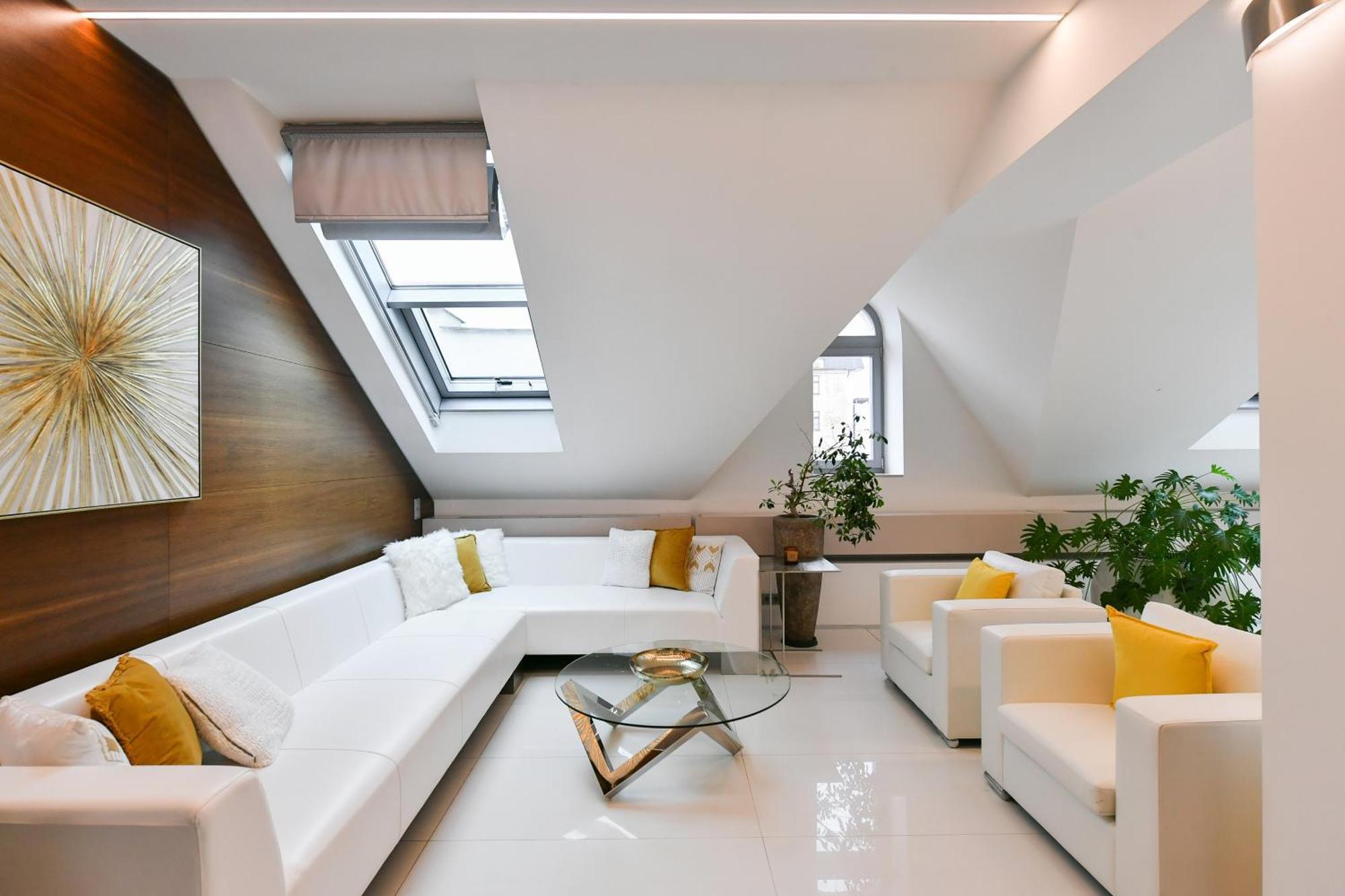Presidential Penthouse, 303m2, Jacuzzi On Terrace, Sauna, 6bdrm, 4bthrm, Ac, Lift