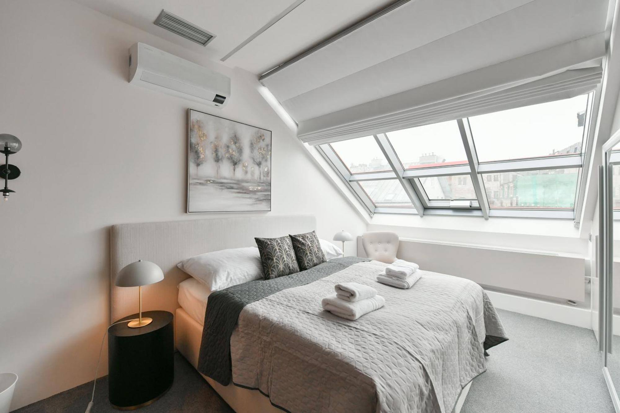Appartamento Presidential Penthouse, 303m2, Jacuzzi On Terrace, Sauna, 6bdrm, 4bthrm, Ac, Lift *