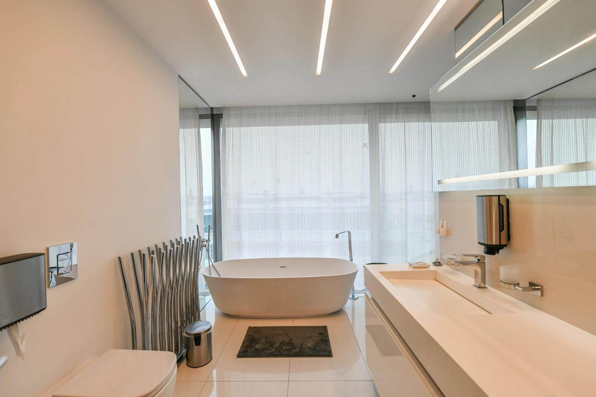 Presidential Penthouse, 303m2, Jacuzzi On Terrace, Sauna, 6bdrm, 4bthrm, Ac, Lift Praga
