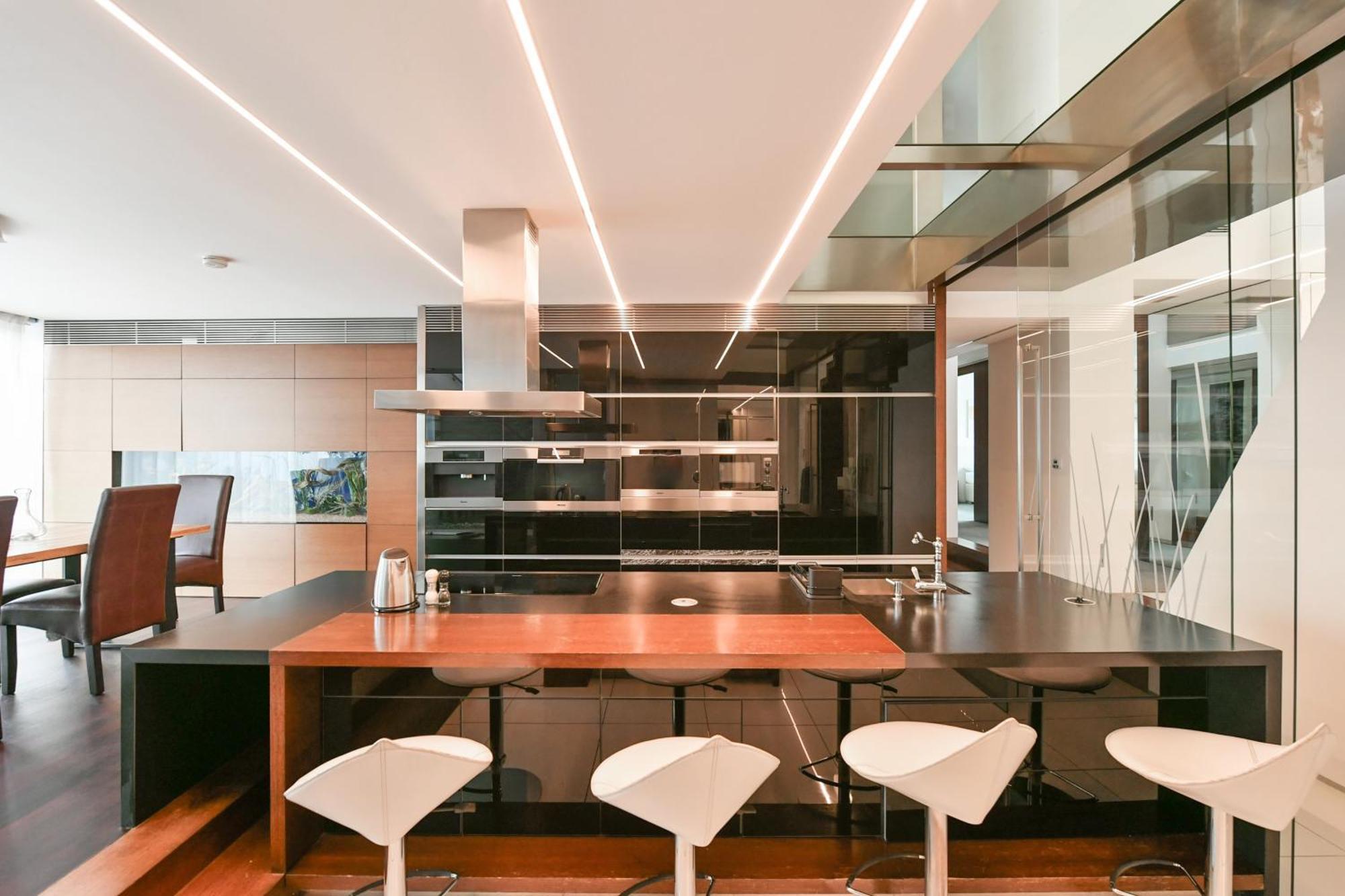 Presidential Penthouse, 303m2, Jacuzzi On Terrace, Sauna, 6bdrm, 4bthrm, Ac, Lift * Praga