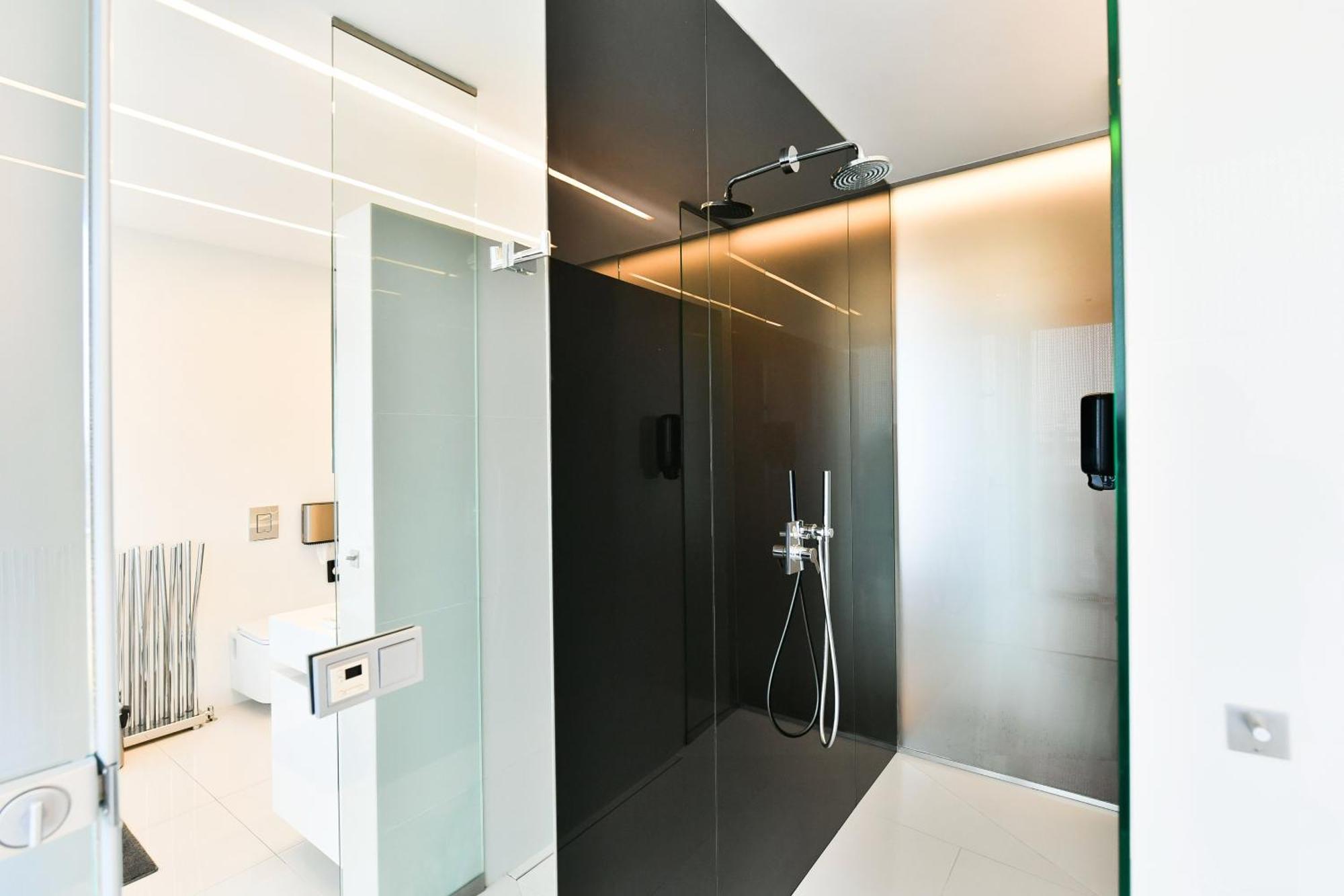 Presidential Penthouse, 303m2, Jacuzzi On Terrace, Sauna, 6bdrm, 4bthrm, Ac, Lift Appartamento