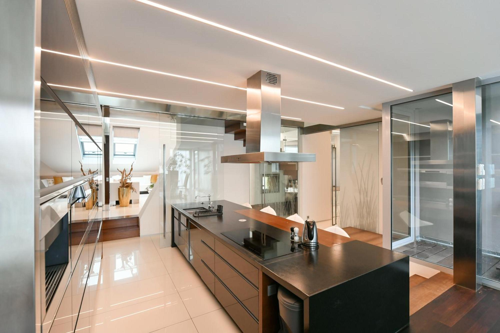 Presidential Penthouse, 303m2, Jacuzzi On Terrace, Sauna, 6bdrm, 4bthrm, Ac, Lift Appartamento Praga