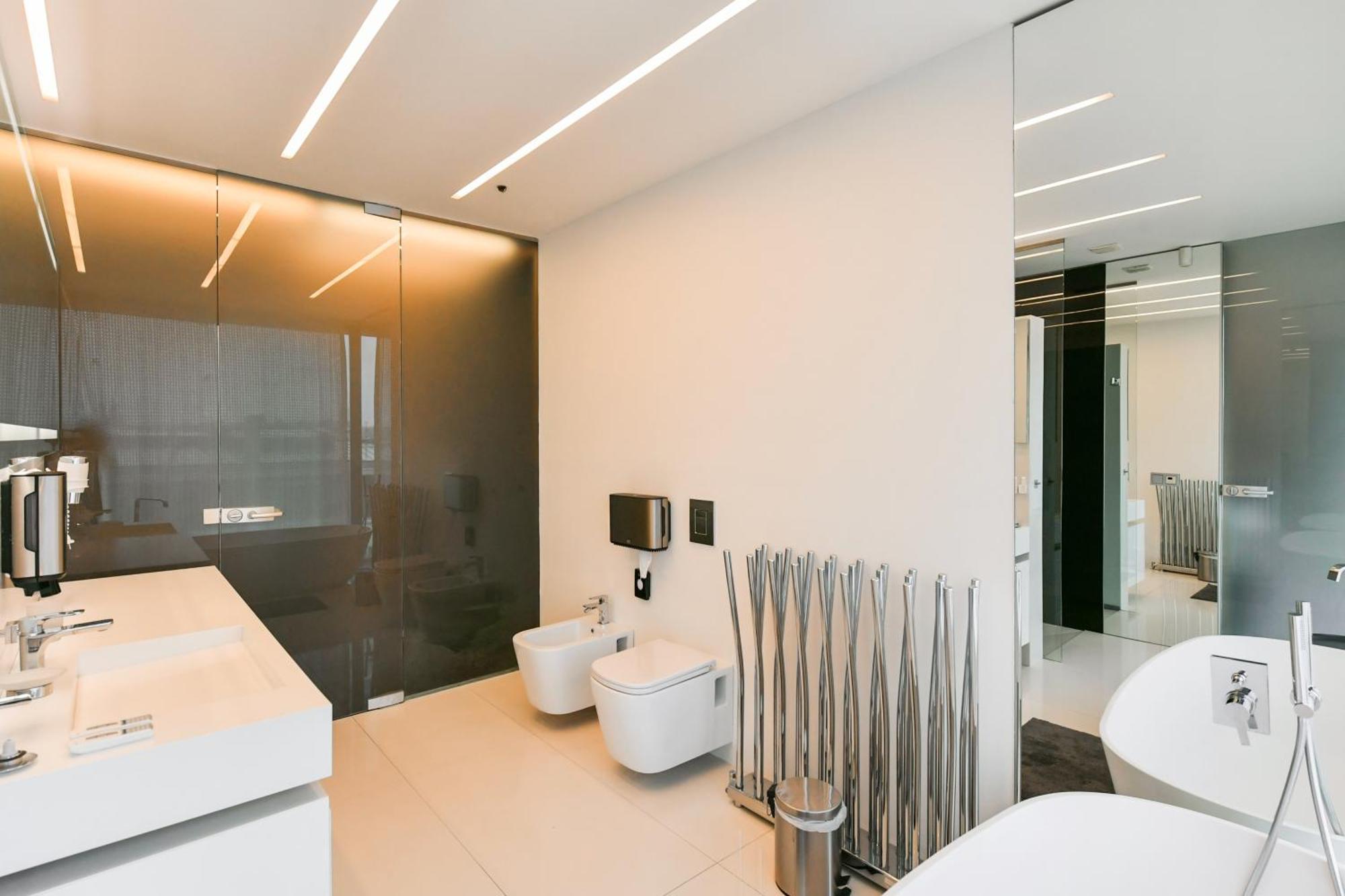 Appartamento Presidential Penthouse, 303m2, Jacuzzi On Terrace, Sauna, 6bdrm, 4bthrm, Ac, Lift Praga