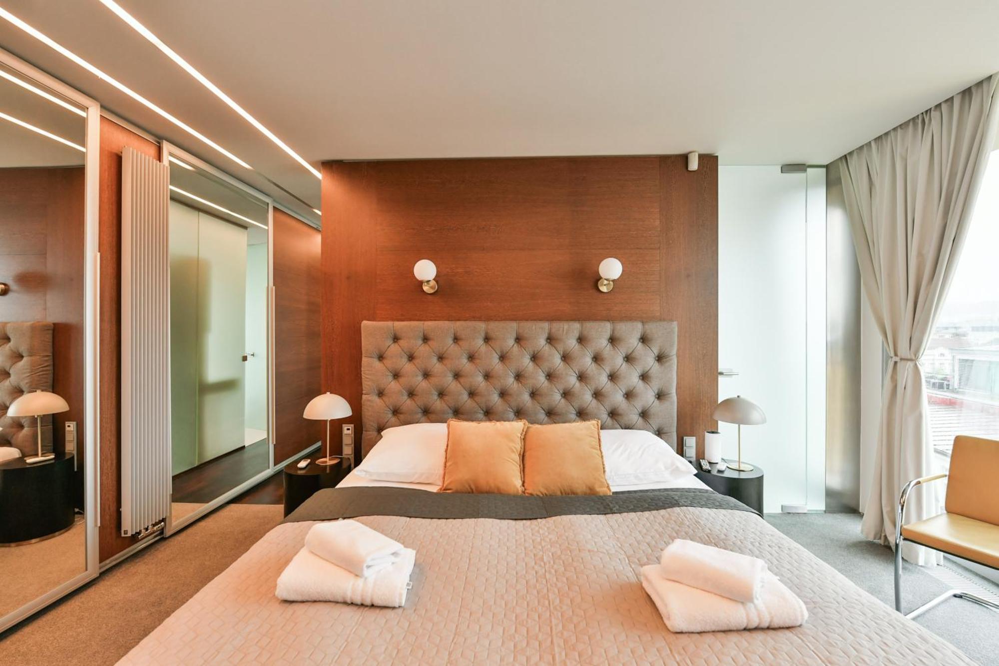 Presidential Penthouse, 303m2, Jacuzzi On Terrace, Sauna, 6bdrm, 4bthrm, Ac, Lift *