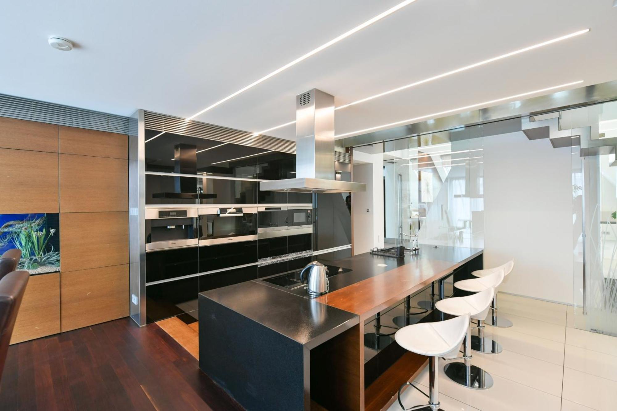 Presidential Penthouse, 303m2, Jacuzzi On Terrace, Sauna, 6bdrm, 4bthrm, Ac, Lift Appartamento *