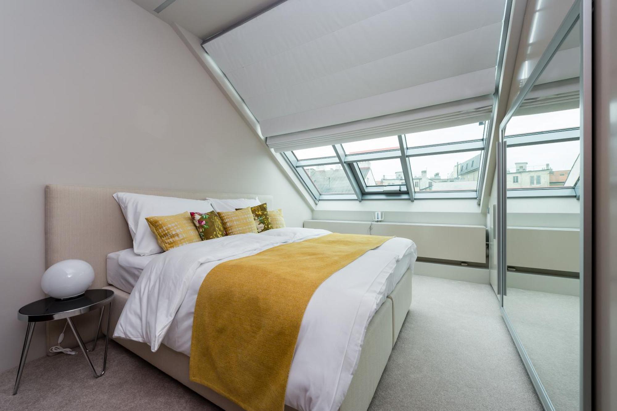Presidential Penthouse, 303m2, Jacuzzi On Terrace, Sauna, 6bdrm, 4bthrm, Ac, Lift Appartamento Praga