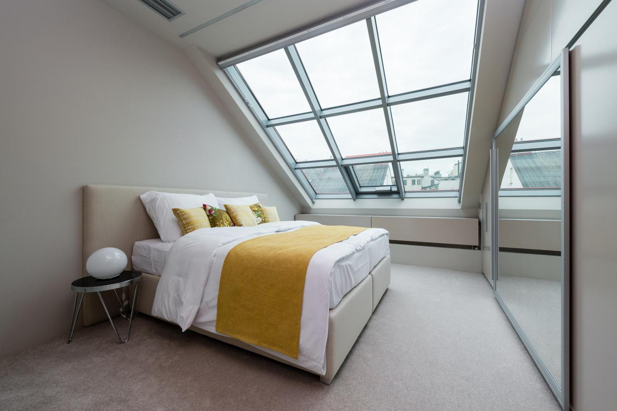 Appartamento Presidential Penthouse, 303m2, Jacuzzi On Terrace, Sauna, 6bdrm, 4bthrm, Ac, Lift Praga