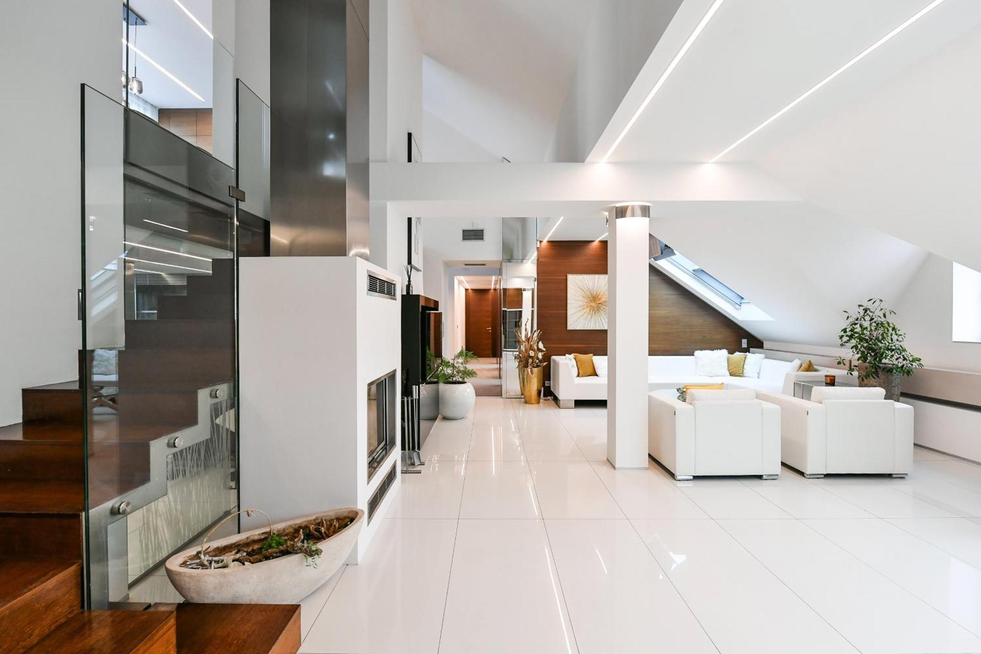 Presidential Penthouse, 303m2, Jacuzzi On Terrace, Sauna, 6bdrm, 4bthrm, Ac, Lift *