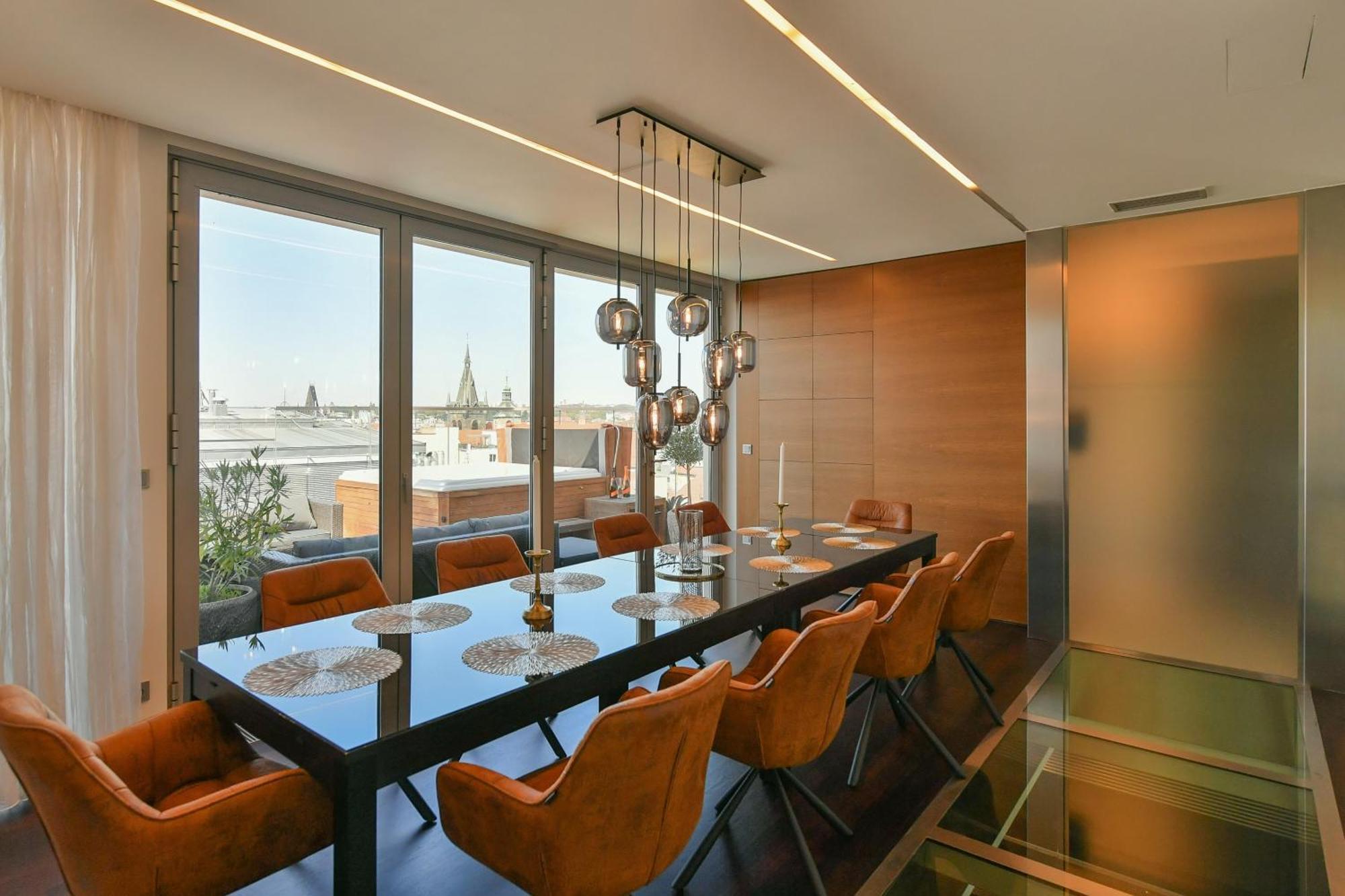 Presidential Penthouse, 303m2, Jacuzzi On Terrace, Sauna, 6bdrm, 4bthrm, Ac, Lift Praga