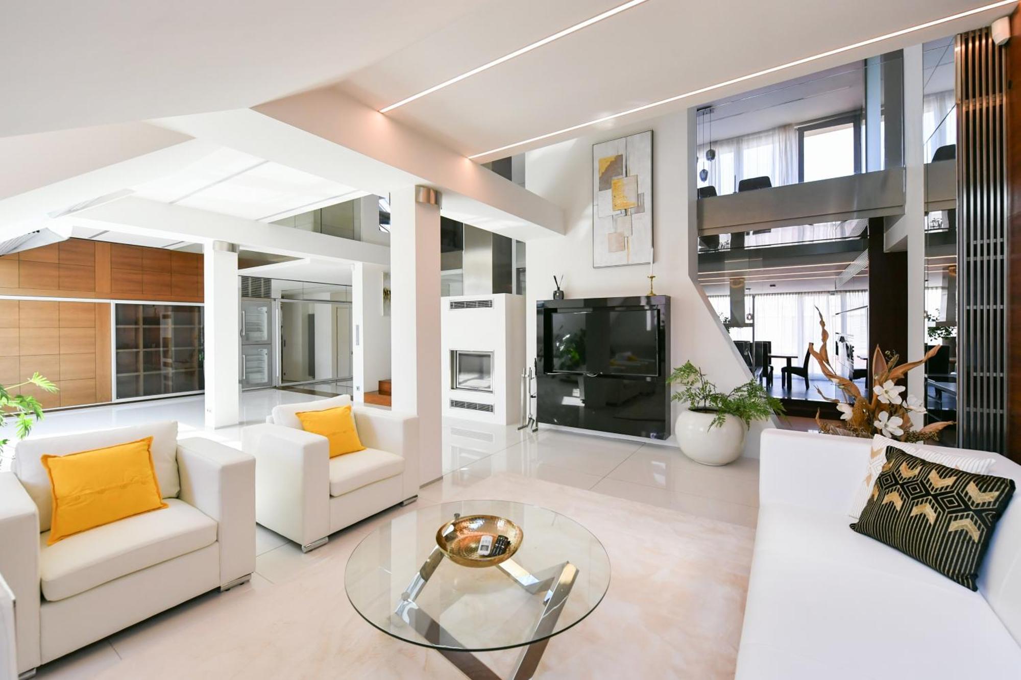 Presidential Penthouse, 303m2, Jacuzzi On Terrace, Sauna, 6bdrm, 4bthrm, Ac, Lift * Praga