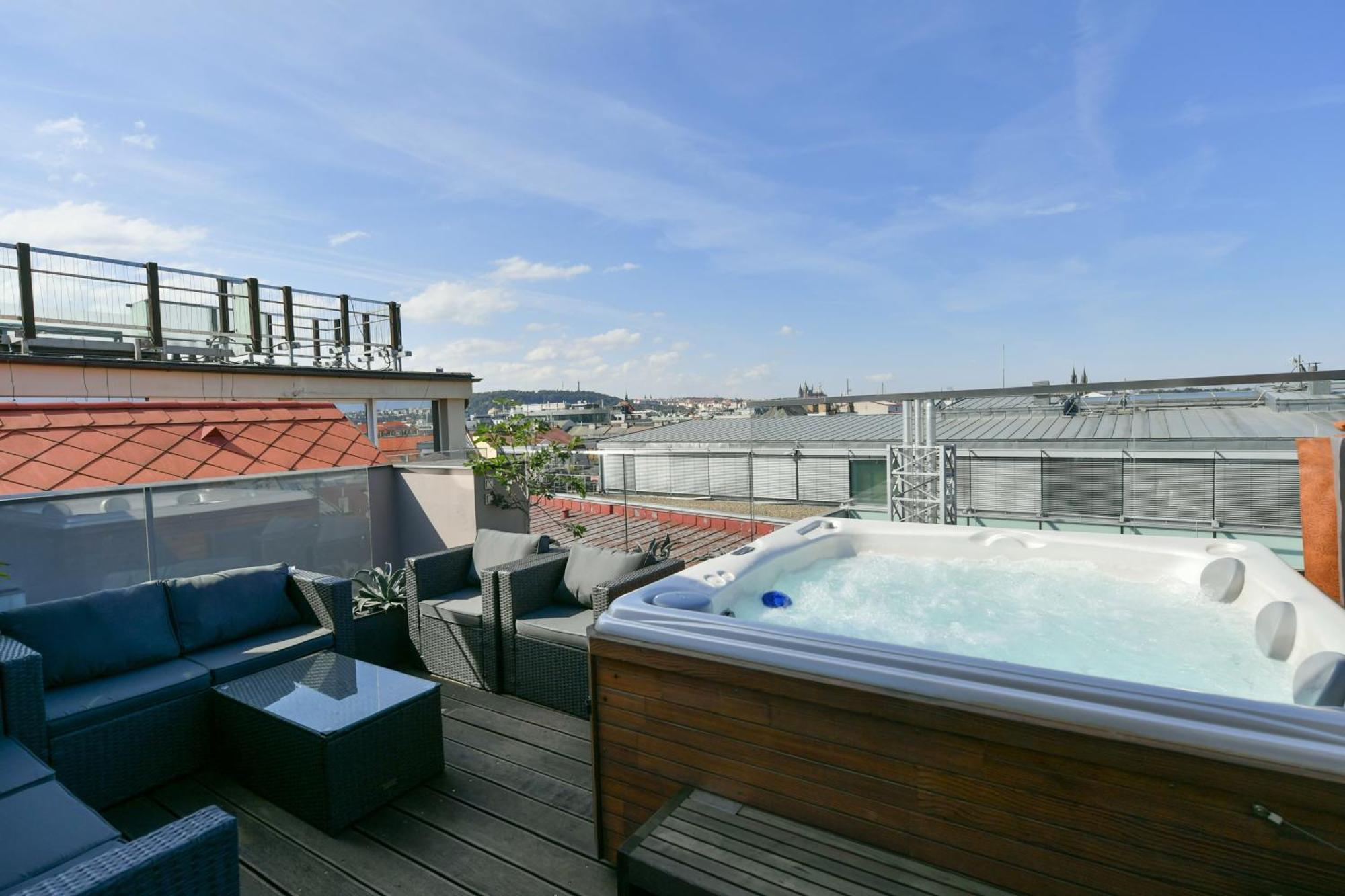 Presidential Penthouse, 303m2, Jacuzzi On Terrace, Sauna, 6bdrm, 4bthrm, Ac, Lift