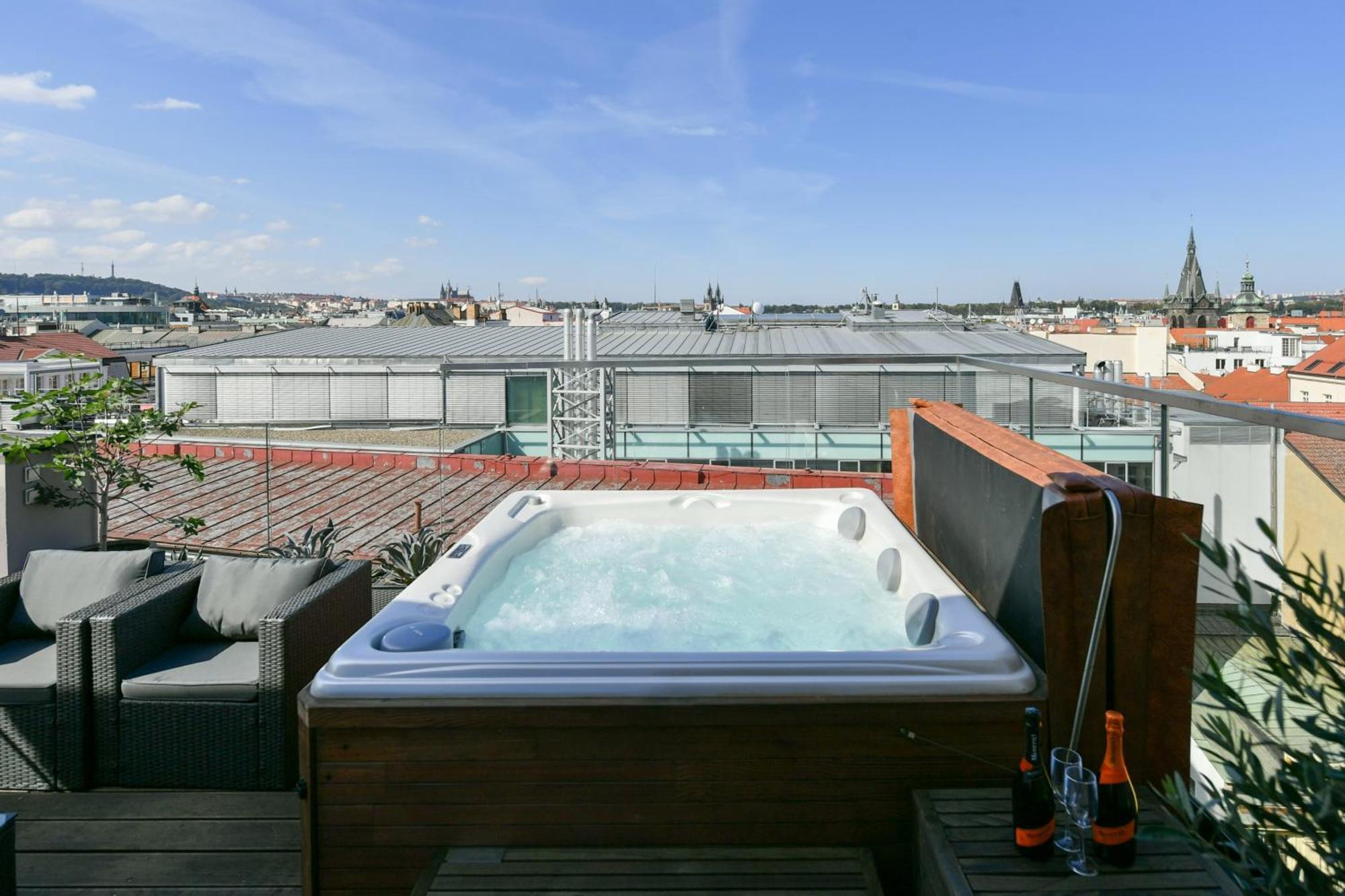 Presidential Penthouse, 303m2, Jacuzzi On Terrace, Sauna, 6bdrm, 4bthrm, Ac, Lift