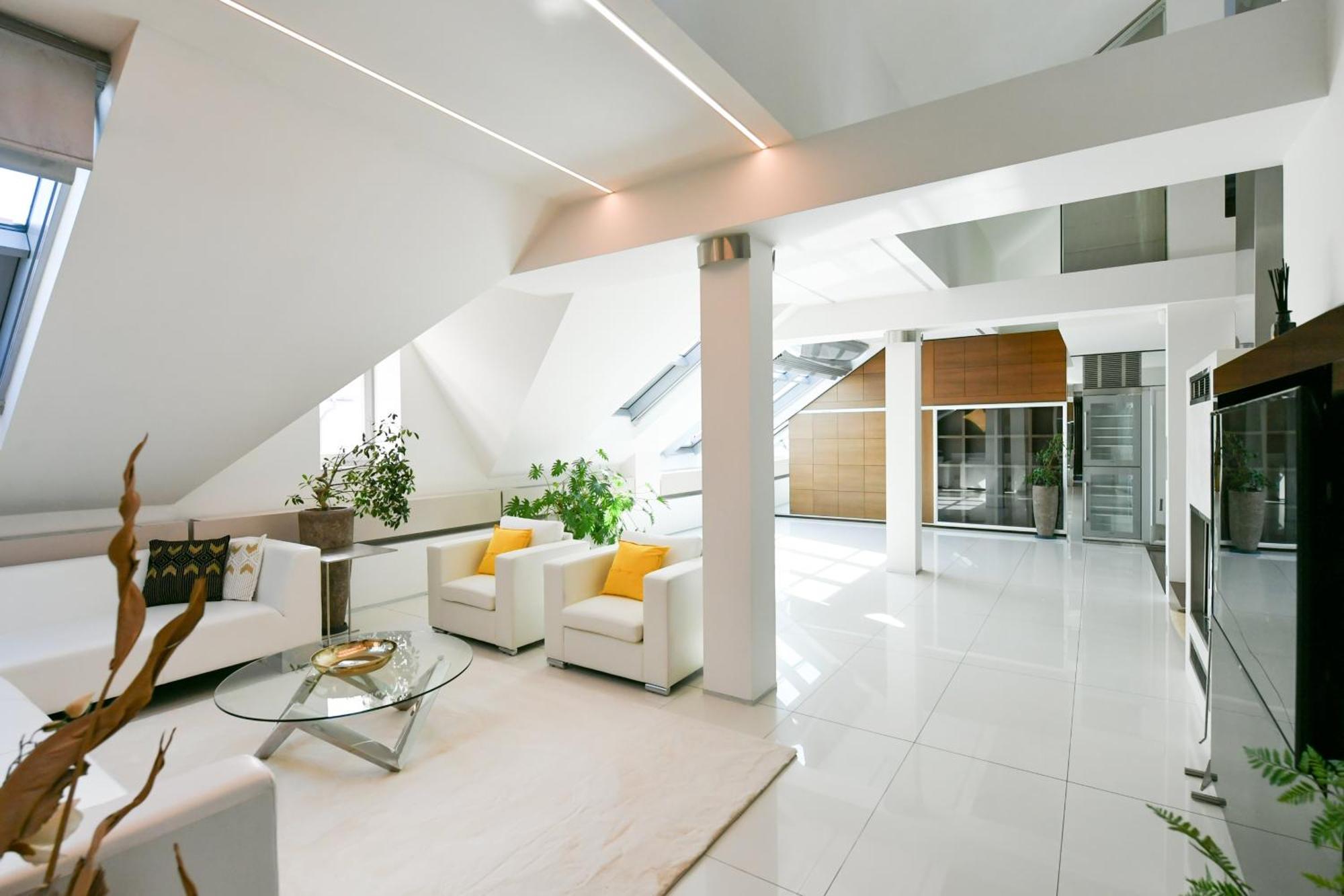 Presidential Penthouse, 303m2, Jacuzzi On Terrace, Sauna, 6bdrm, 4bthrm, Ac, Lift Appartamento Praga