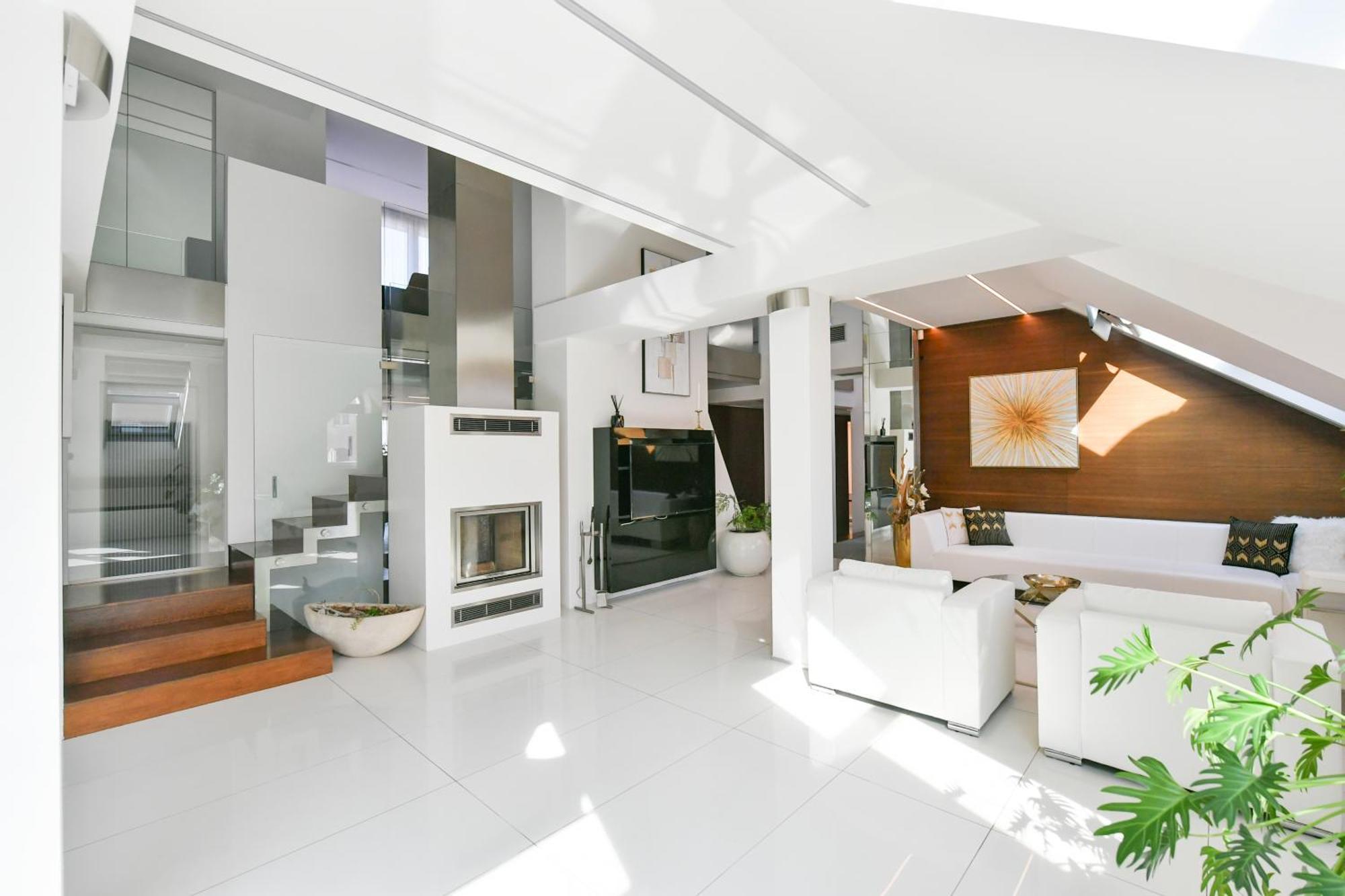 Presidential Penthouse, 303m2, Jacuzzi On Terrace, Sauna, 6bdrm, 4bthrm, Ac, Lift *