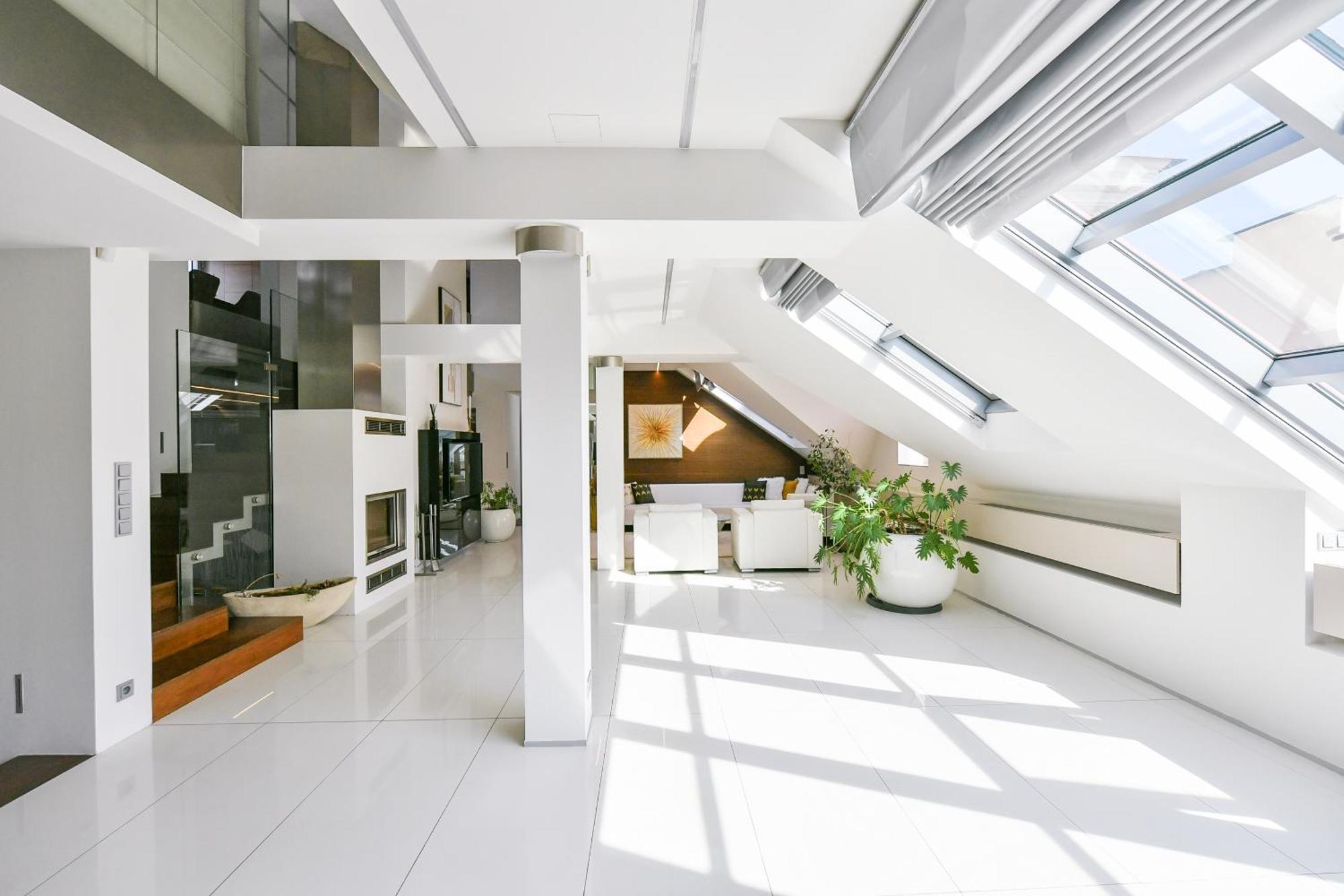 Presidential Penthouse, 303m2, Jacuzzi On Terrace, Sauna, 6bdrm, 4bthrm, Ac, Lift *