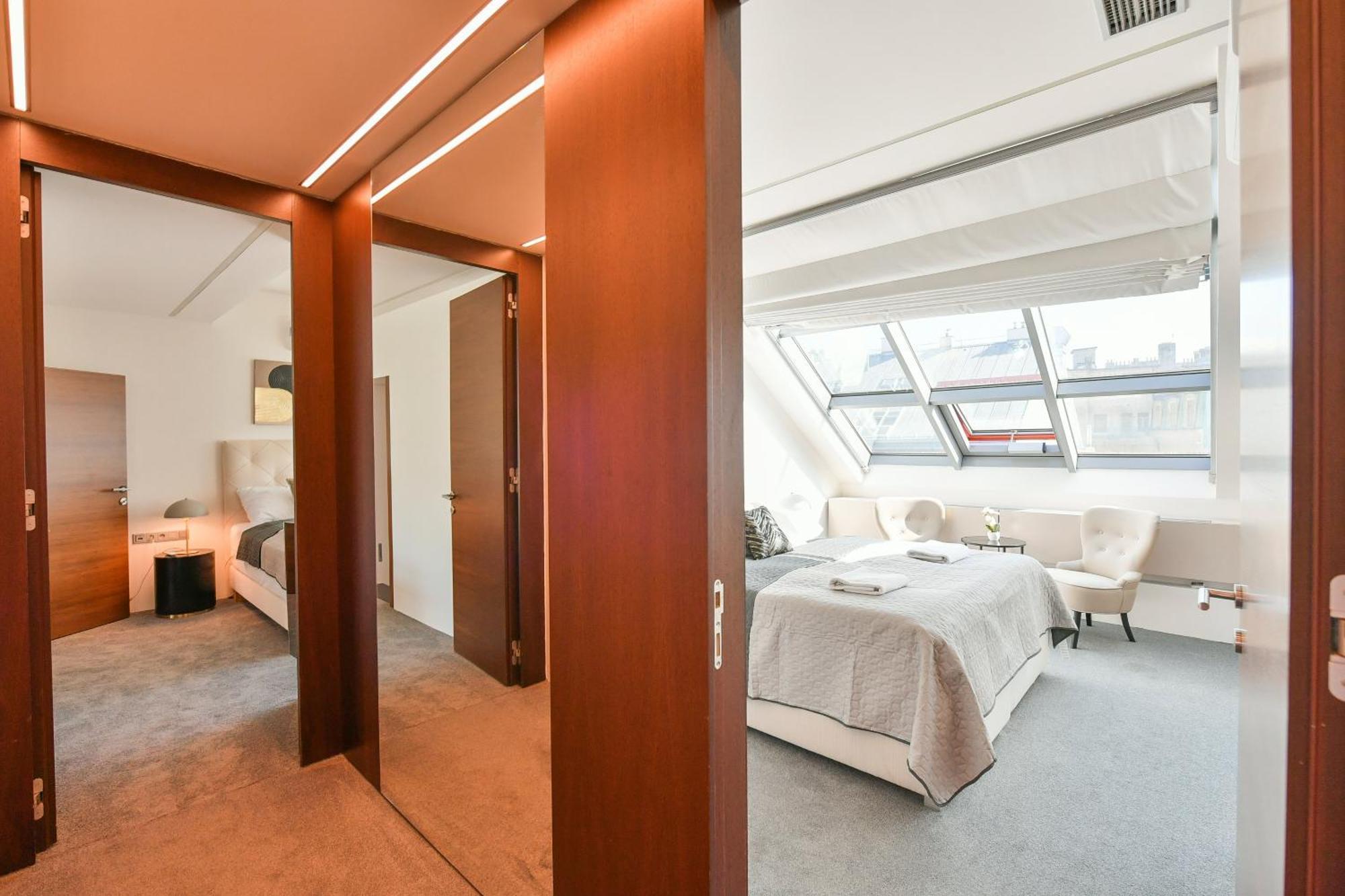 Presidential Penthouse, 303m2, Jacuzzi On Terrace, Sauna, 6bdrm, 4bthrm, Ac, Lift Appartamento *