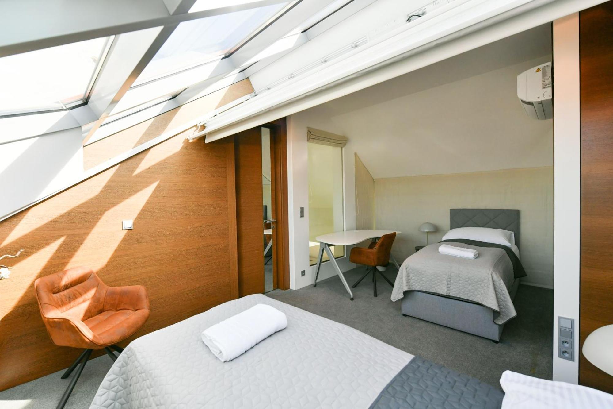 Appartamento Presidential Penthouse, 303m2, Jacuzzi On Terrace, Sauna, 6bdrm, 4bthrm, Ac, Lift