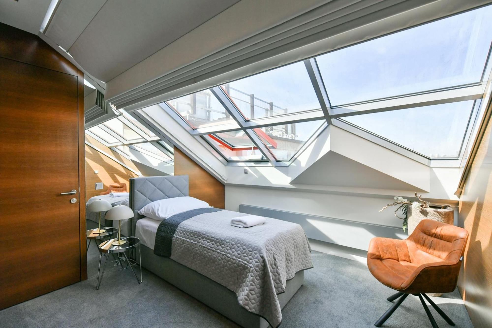 Presidential Penthouse, 303m2, Jacuzzi On Terrace, Sauna, 6bdrm, 4bthrm, Ac, Lift Appartamento *