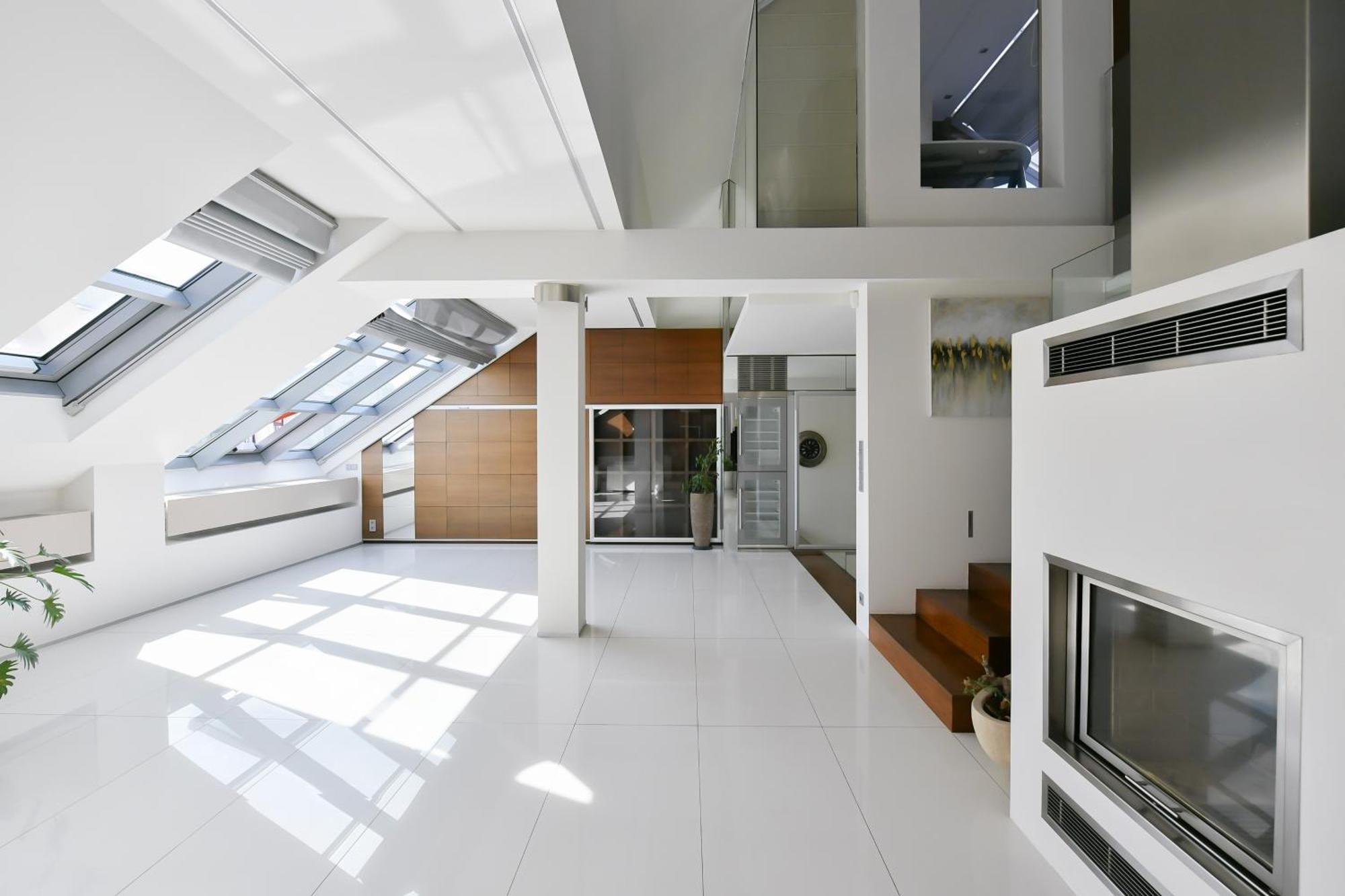 Presidential Penthouse, 303m2, Jacuzzi On Terrace, Sauna, 6bdrm, 4bthrm, Ac, Lift