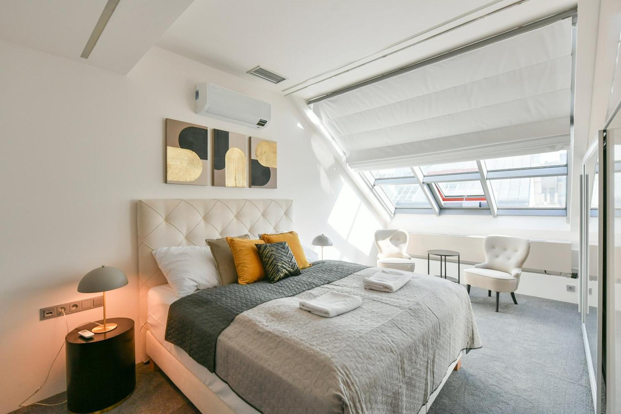 Presidential Penthouse, 303m2, Jacuzzi On Terrace, Sauna, 6bdrm, 4bthrm, Ac, Lift Appartamento *