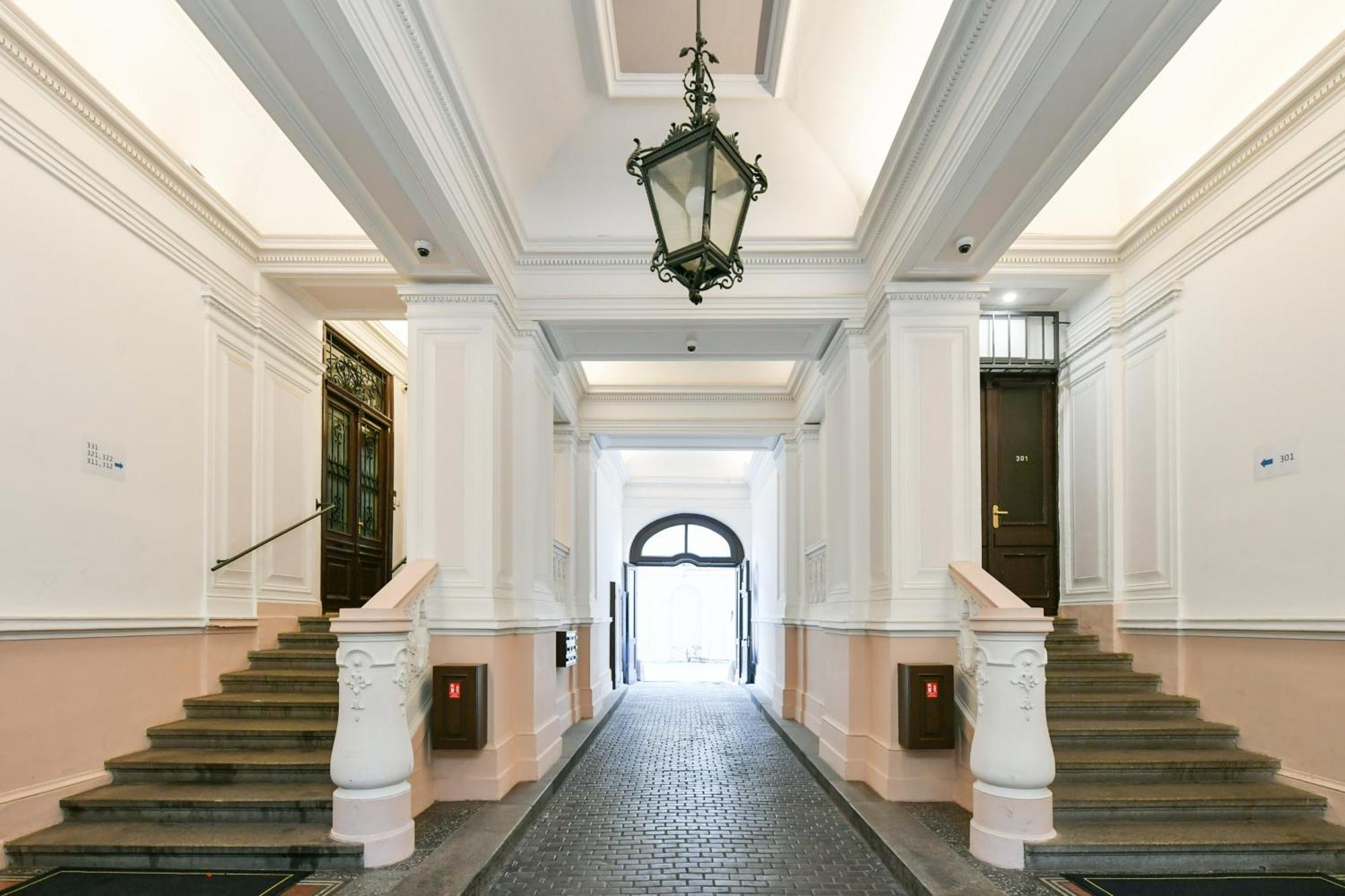 Presidential Penthouse, 303m2, Jacuzzi On Terrace, Sauna, 6bdrm, 4bthrm, Ac, Lift * Praga