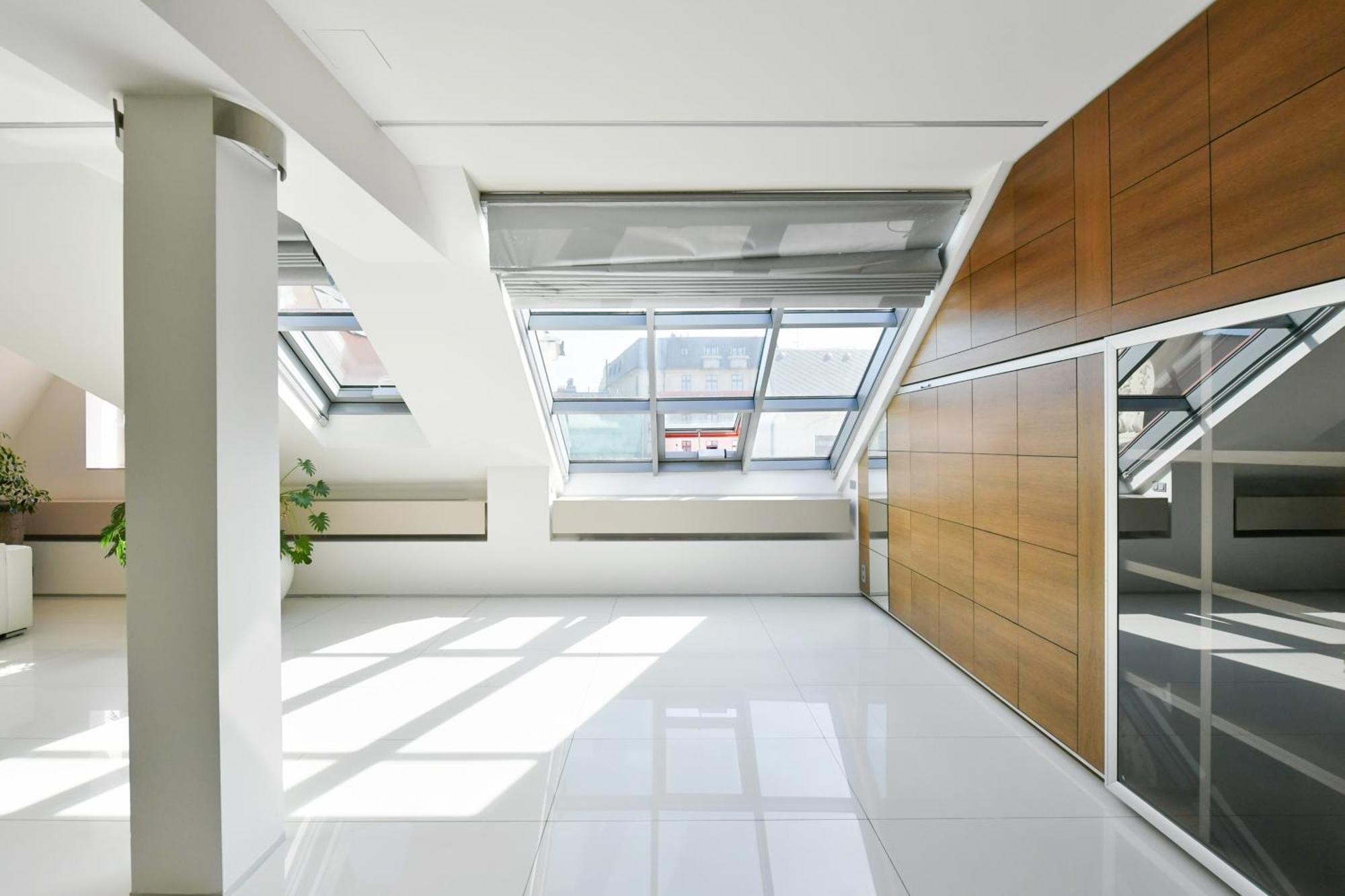 Presidential Penthouse, 303m2, Jacuzzi On Terrace, Sauna, 6bdrm, 4bthrm, Ac, Lift Appartamento