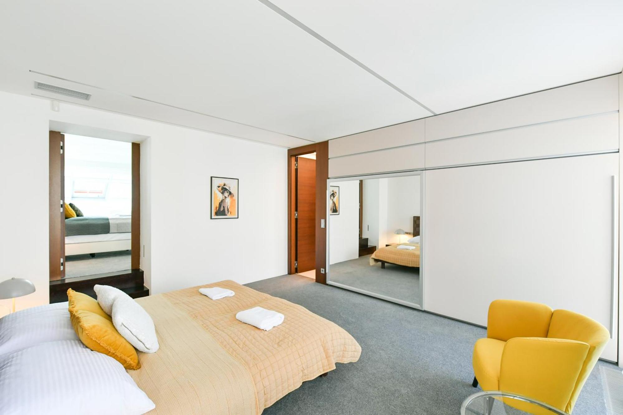 Presidential Penthouse, 303m2, Jacuzzi On Terrace, Sauna, 6bdrm, 4bthrm, Ac, Lift Apartmán
